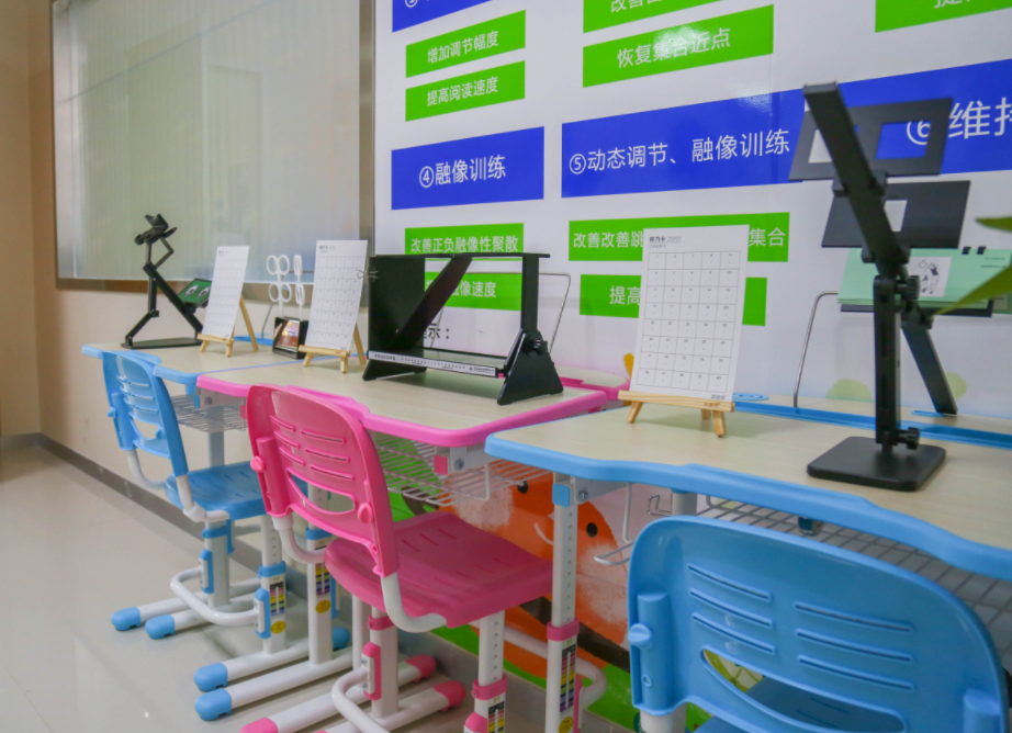 斜弱視與小兒?？?><p class=